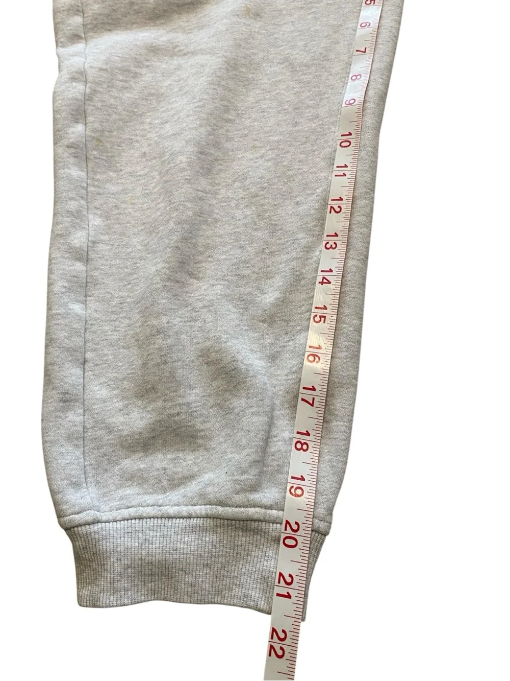 Women's Lululemon Athletica Gray Fleece Cropped Joggers Size 6